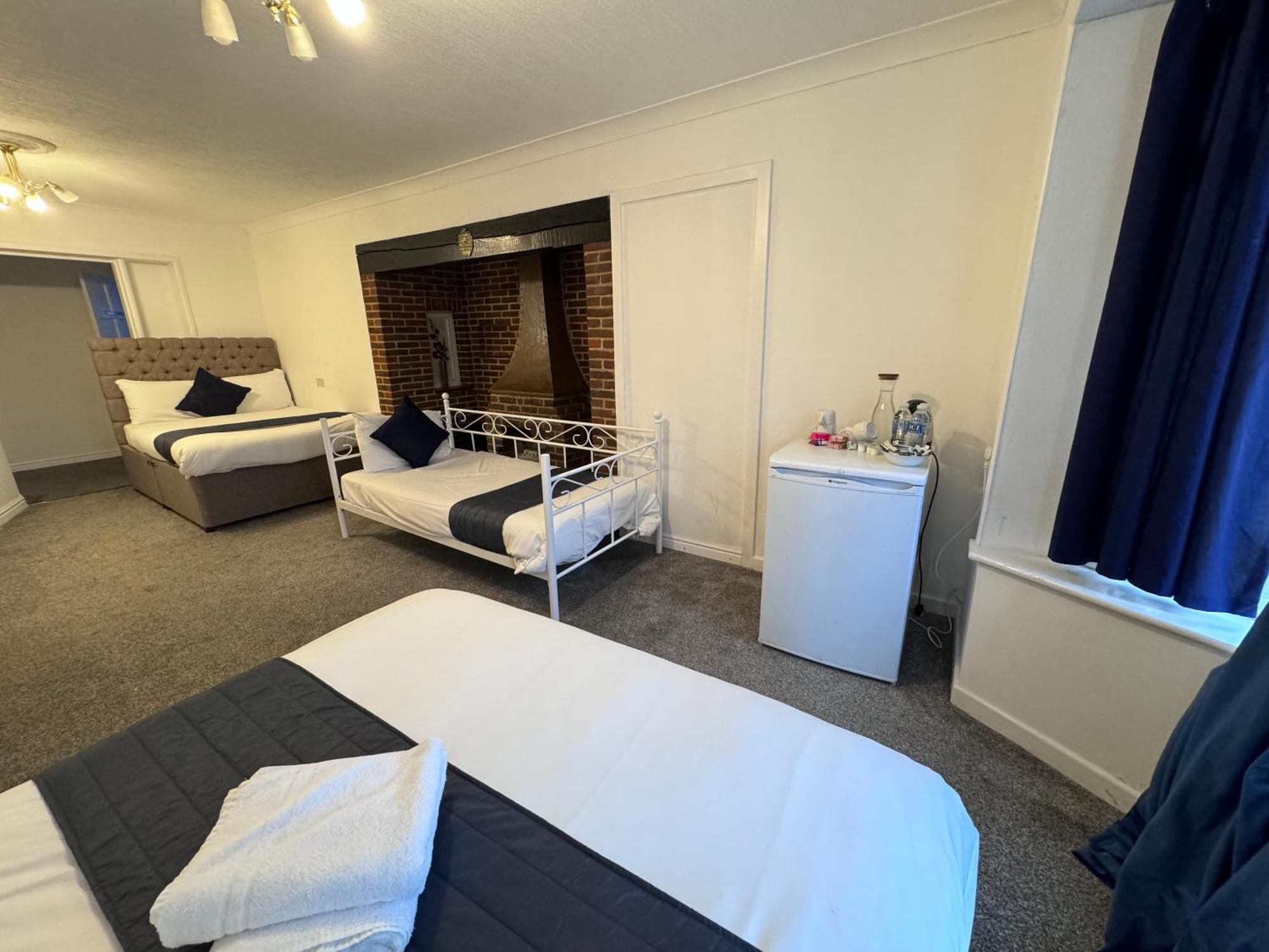 All Seasons Gatwick Guest House & Parking Горлі Екстер'єр фото