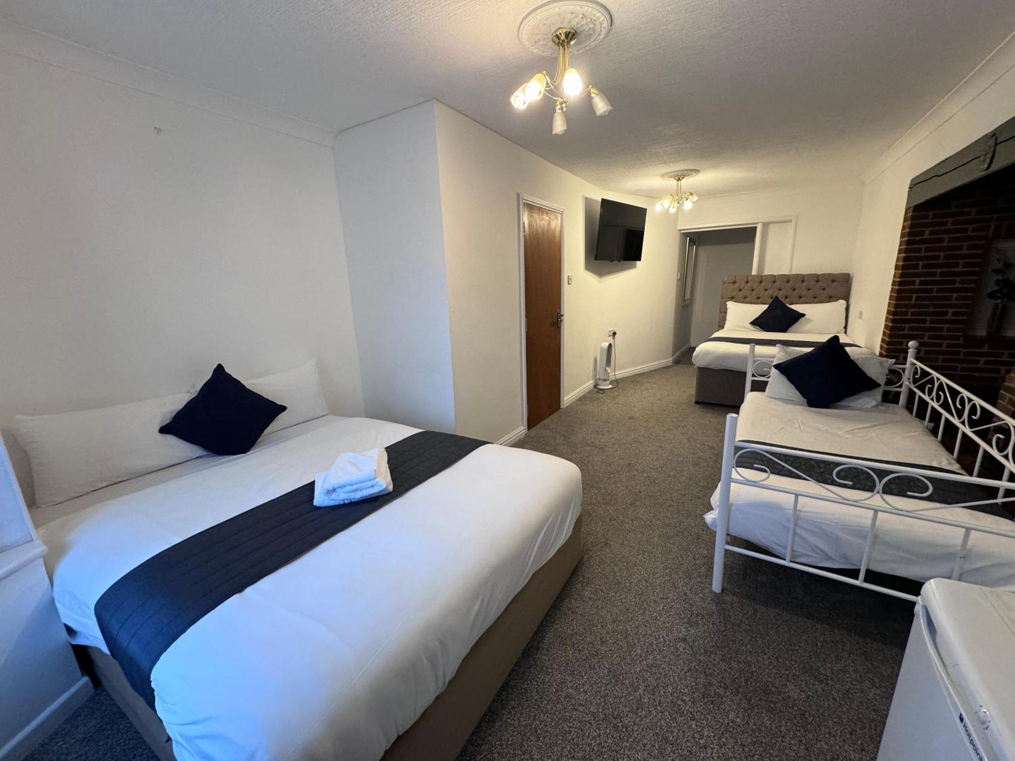 All Seasons Gatwick Guest House & Parking Горлі Екстер'єр фото