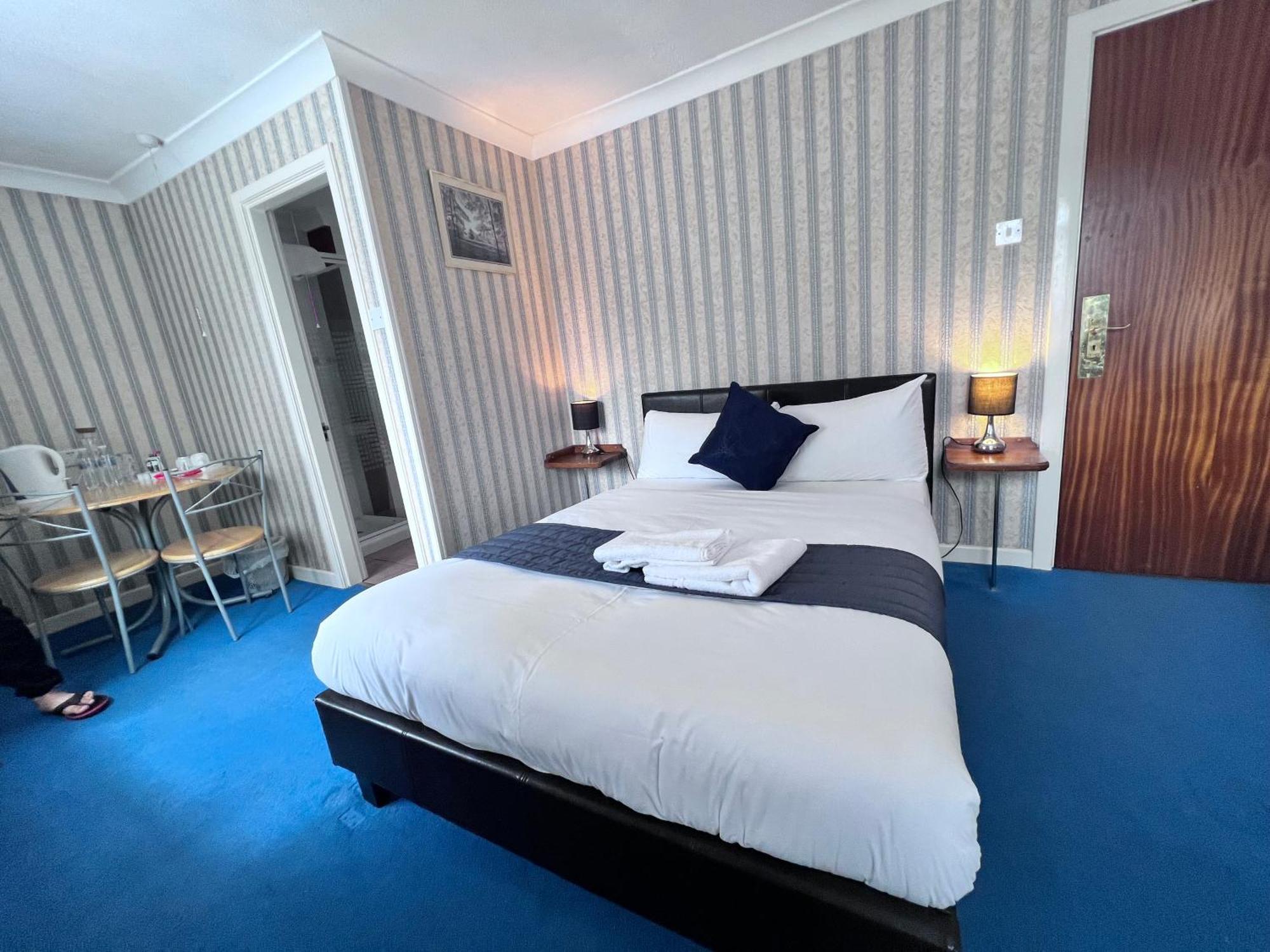 All Seasons Gatwick Guest House & Parking Горлі Екстер'єр фото