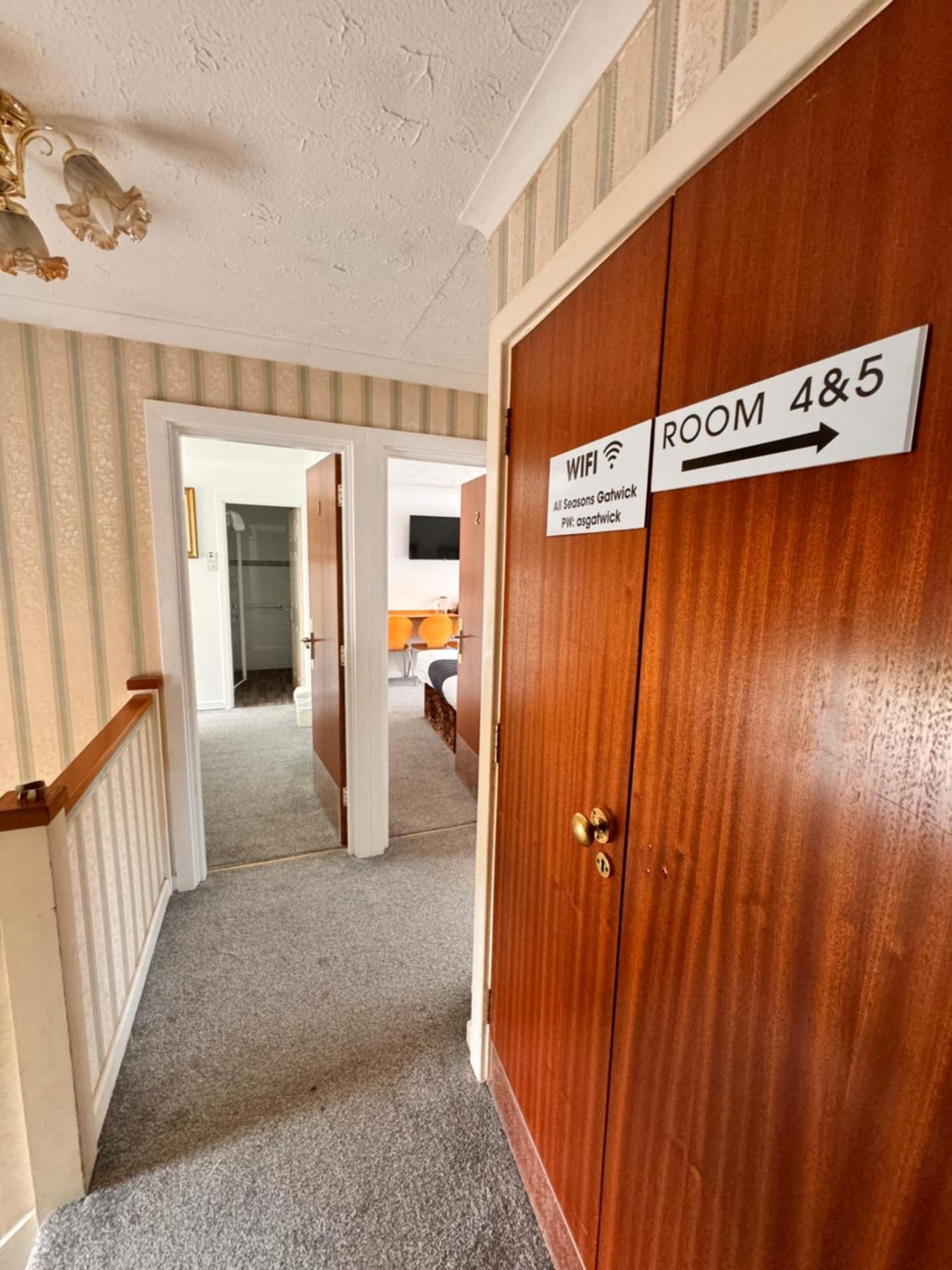All Seasons Gatwick Guest House & Parking Горлі Екстер'єр фото