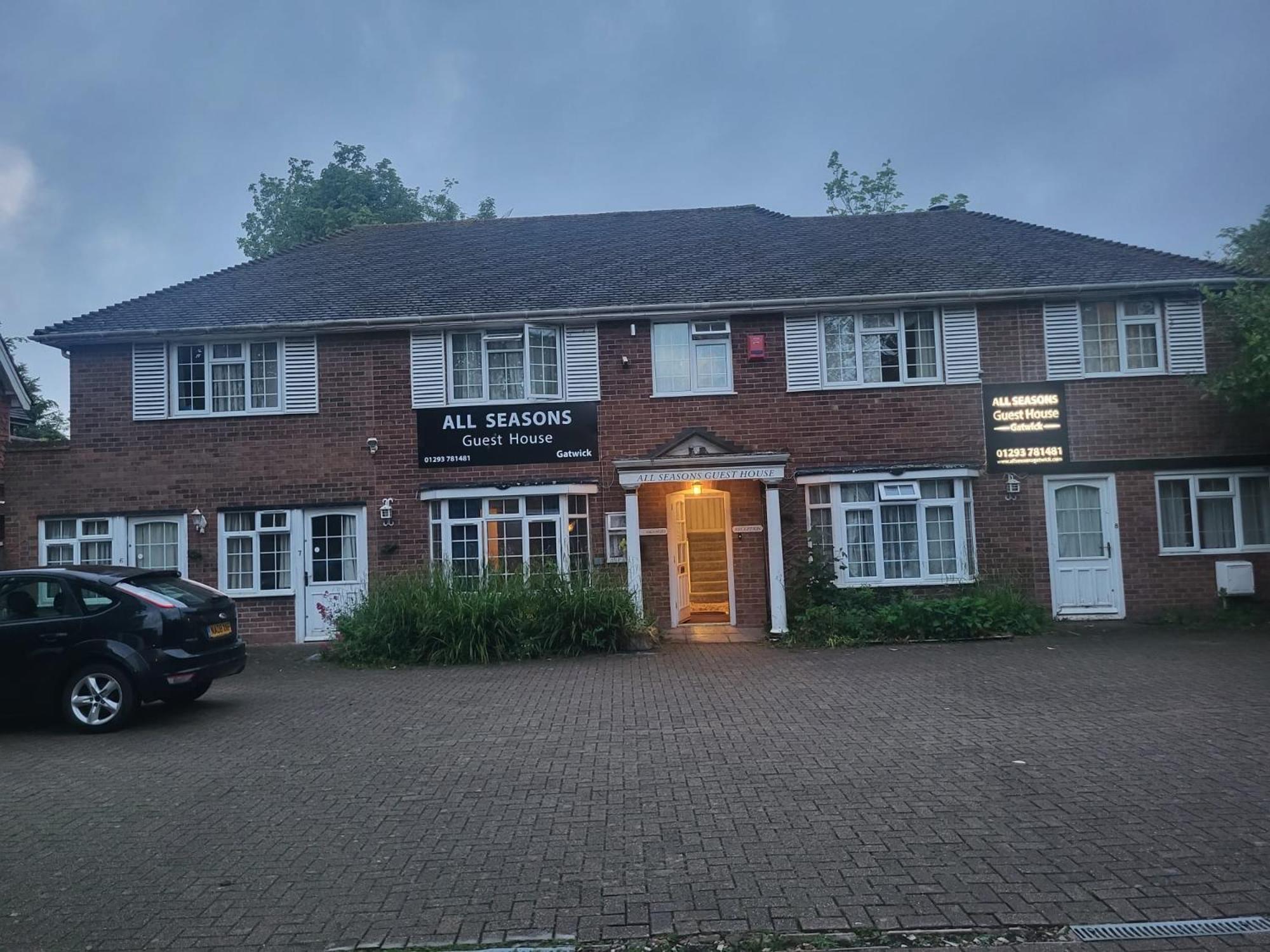 All Seasons Gatwick Guest House & Parking Горлі Екстер'єр фото