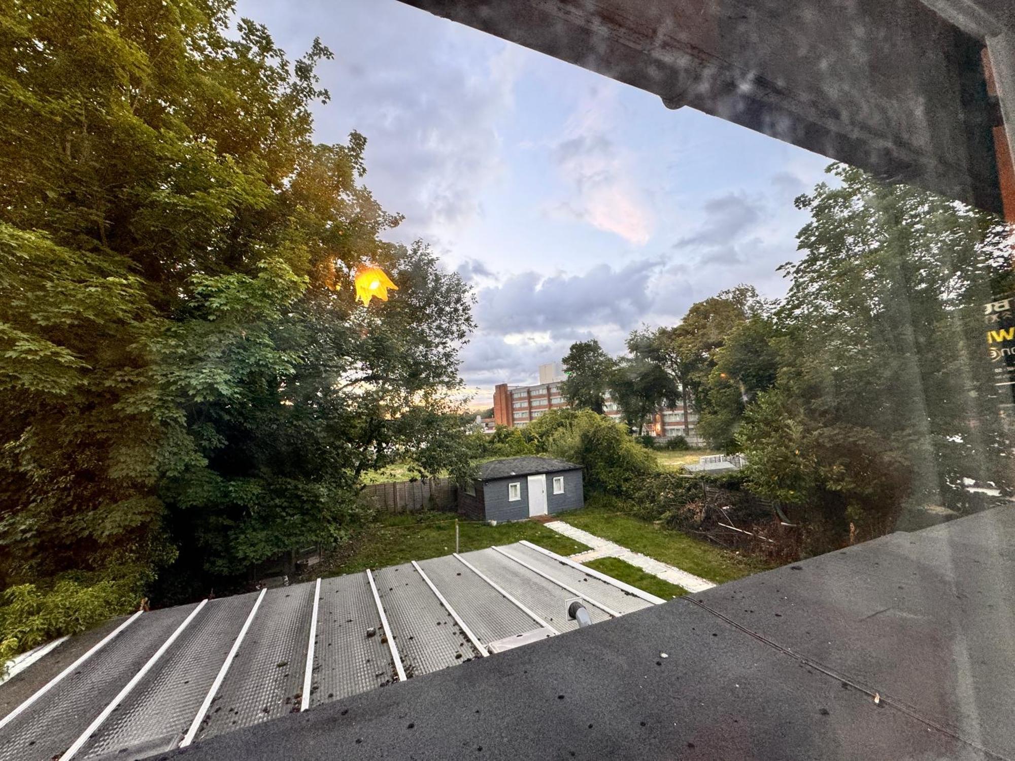 All Seasons Gatwick Guest House & Parking Горлі Екстер'єр фото