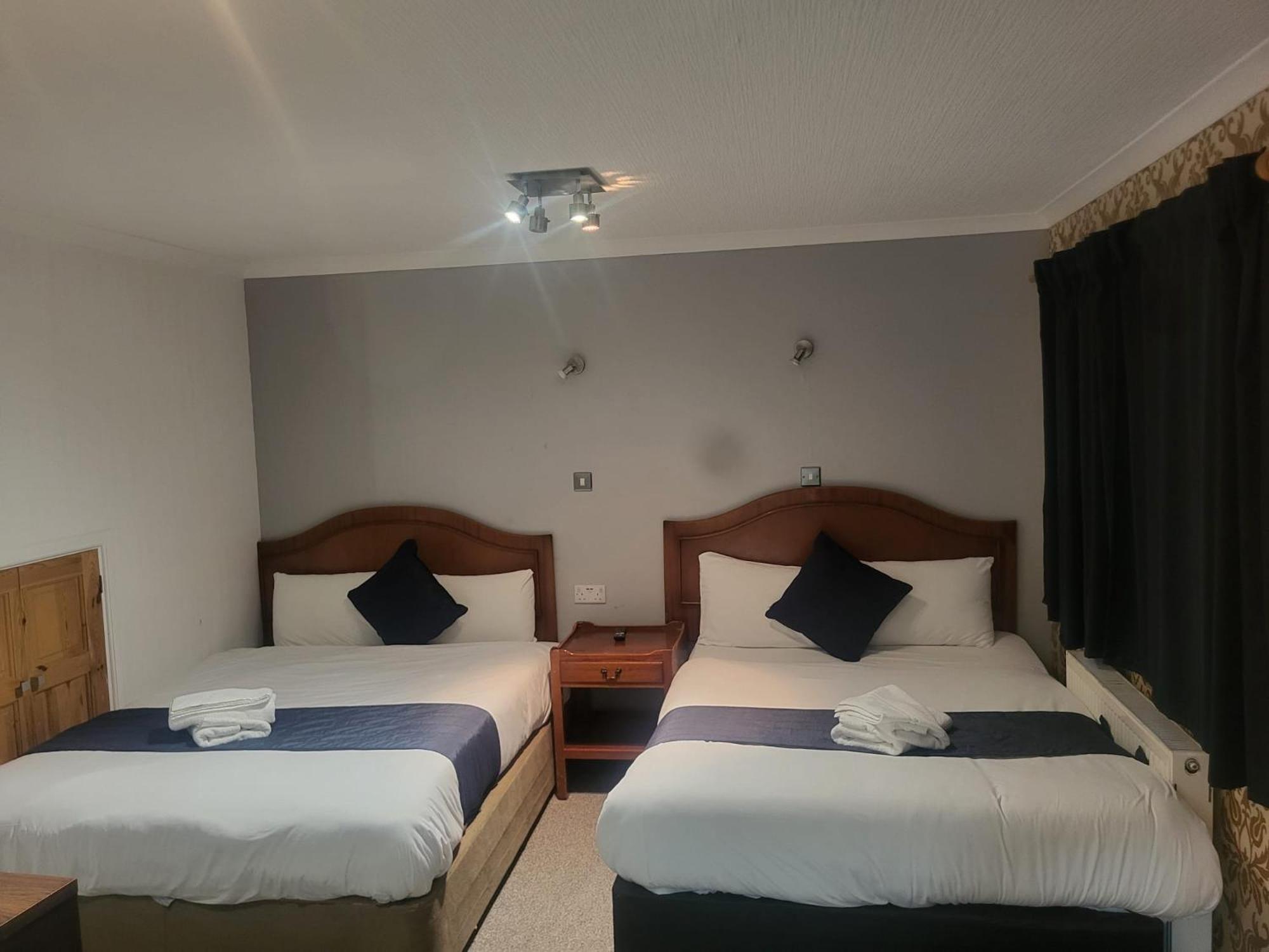 All Seasons Gatwick Guest House & Parking Горлі Екстер'єр фото