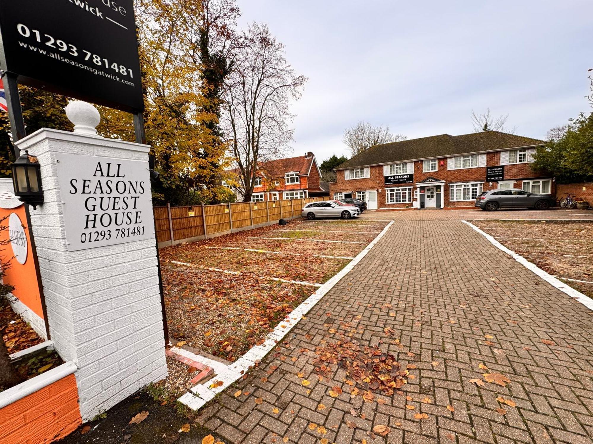 All Seasons Gatwick Guest House & Parking Горлі Екстер'єр фото