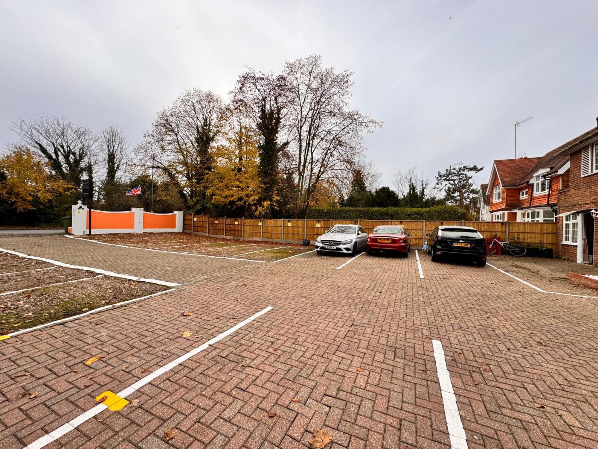 All Seasons Gatwick Guest House & Parking Горлі Екстер'єр фото